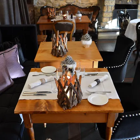 Ξενοδοχείο Bella Tola & 4*