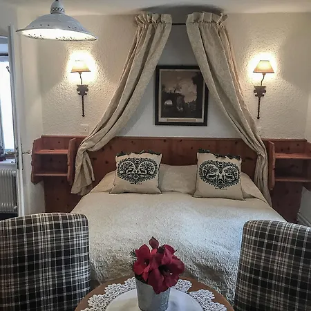 Hotel Bella Tola & 4*